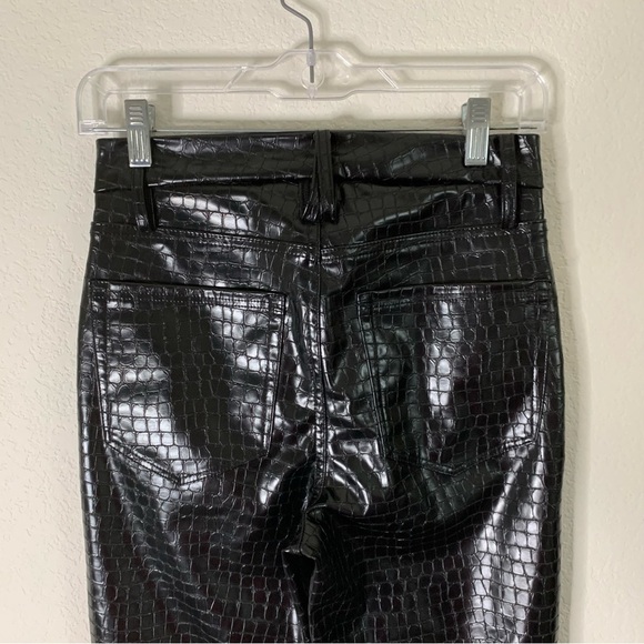 Good American Good Classic Slim fit black faux leather snake jeans 2/26 NWT - Picture 8 of 11